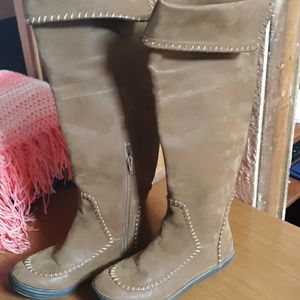 Like new Women's  Blowfish  Malibo Flat boots